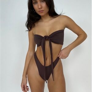 437 Leo top and bottoms in espresso.